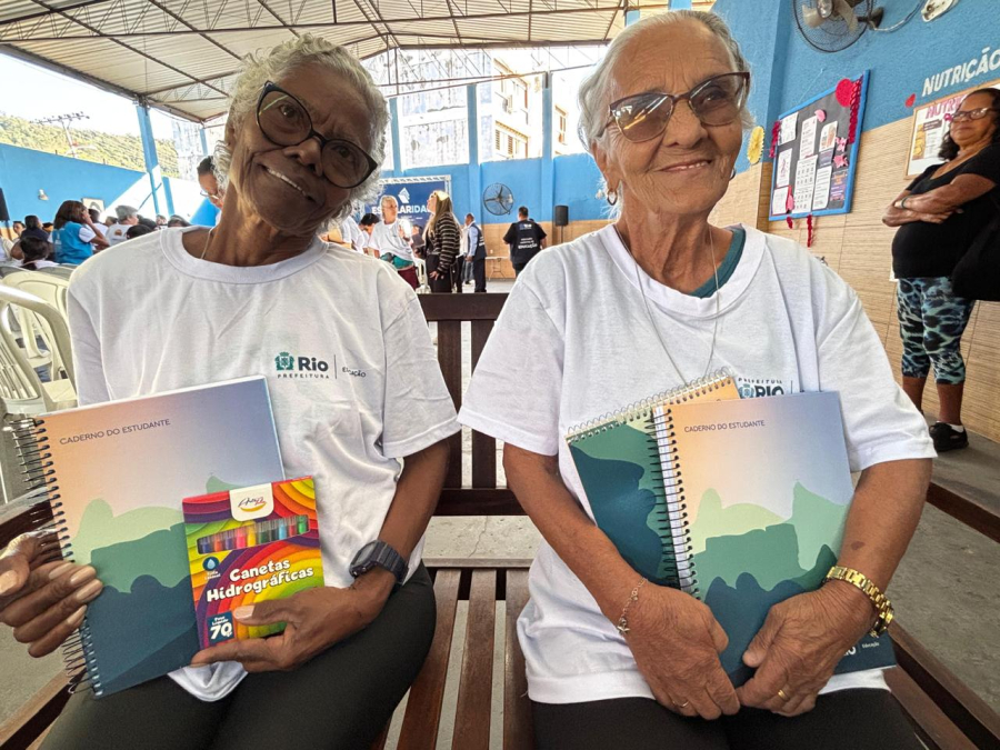 Rio lança programa EscolarIdade para ampliar alfabetização de pessoas idosas