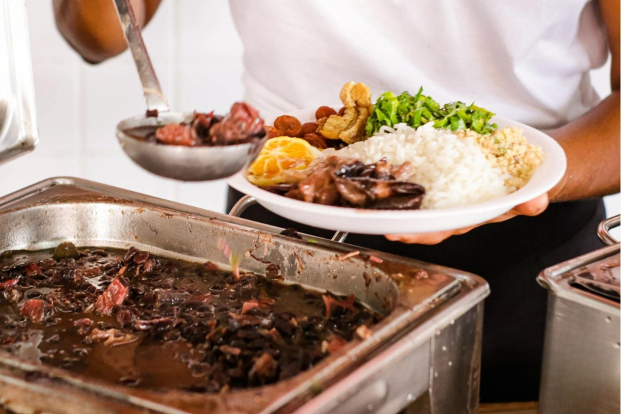 Tradicional feijoada do Cacique de Ramos fecha calendário 2025 no dia 21