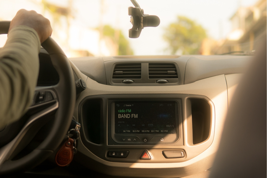 Corrida que custava R$ 30 passa de R$ 75 no Rio e expõe distorção nos preços da Uber