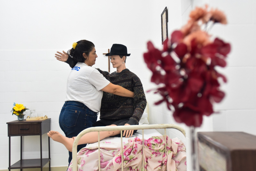 Curso de Cuidador de Idosos atende demandas cada vez mais urgentes da população e do mercado de trabalho