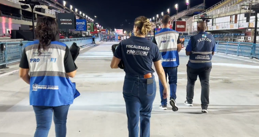 SEDCON e PROCON-RJ realizam fiscalização educativa no Sambódromo antes dos desfiles