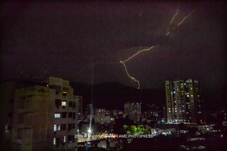 Após dia de calor extremo, chuva forte atinge o Grande Rio e coloca capital em Estágio 2