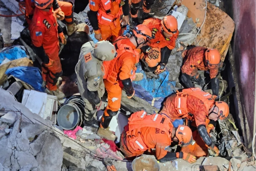 Desabamento de imóvel faz vítima fatal no Maracanã; menina de 7 anos é resgatada com vida pelos bombeiros